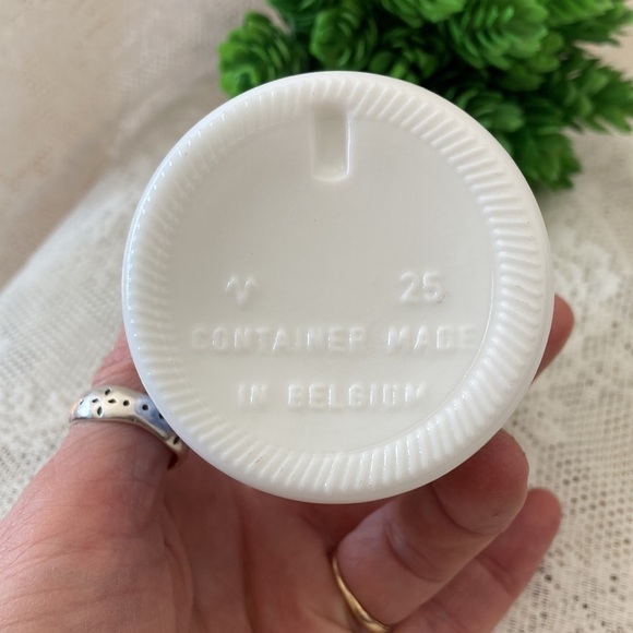 Vintage Bubble top apothecary jar, white milk glass/blue etchings. Great cond. - Picture 5 of 6